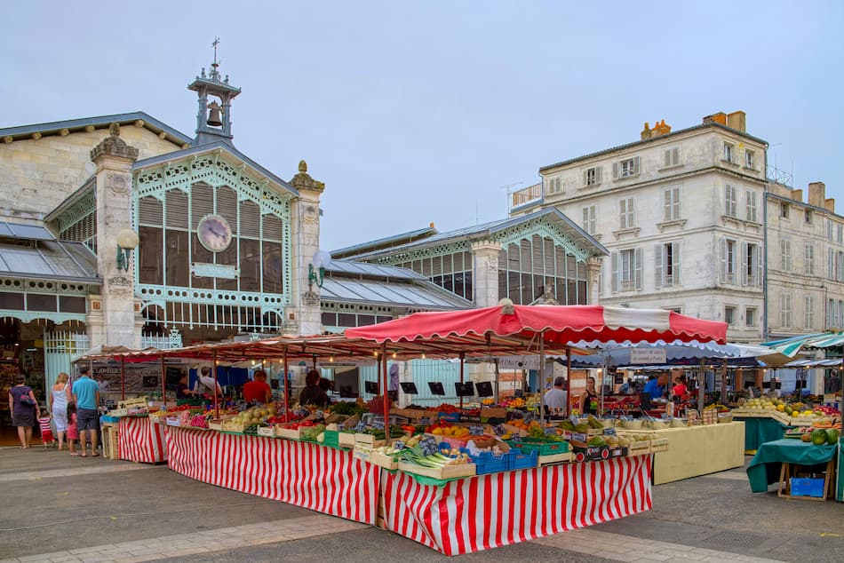 Marché local avec légumes